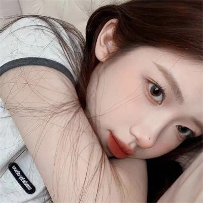 赠你玫瑰与月光